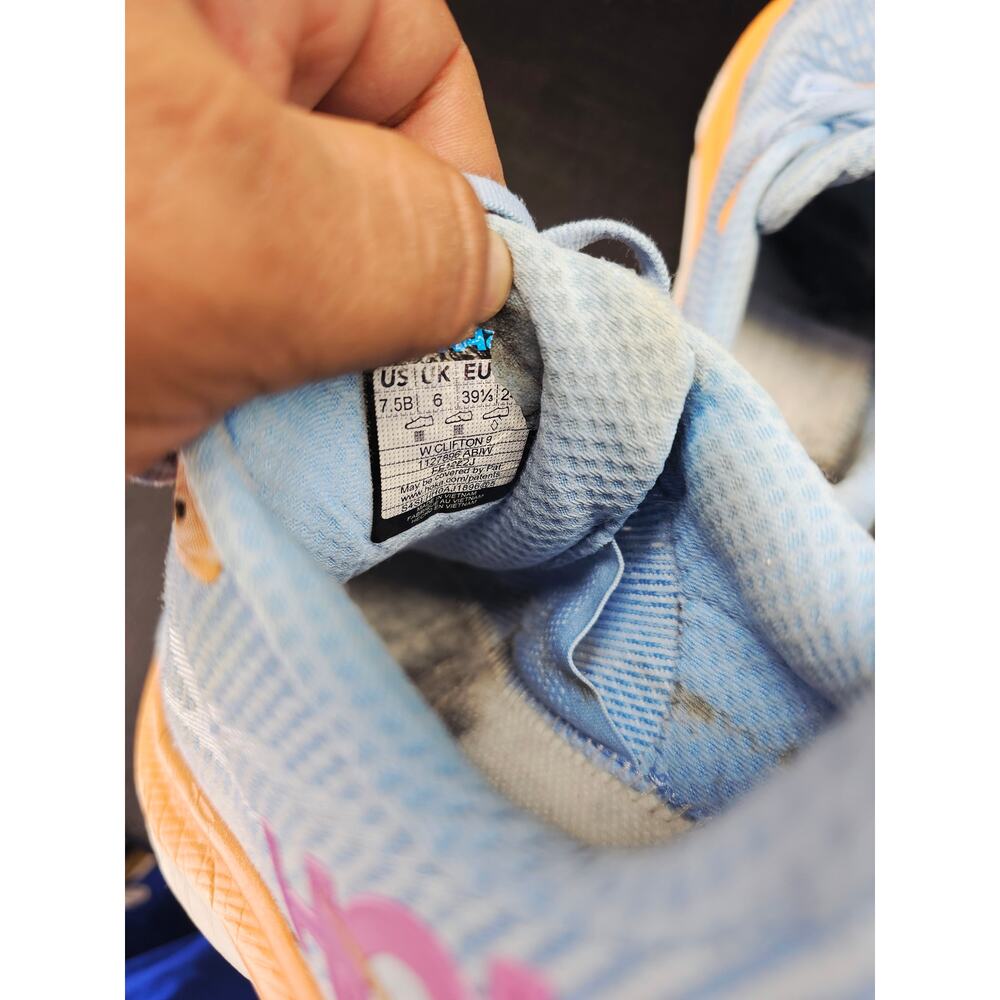 Hoka Women 7.5 Comfy footwear - Picture 2 of 11